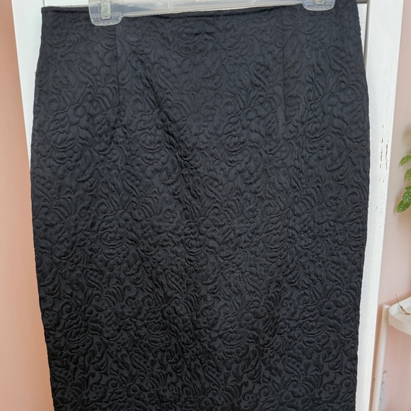 Louben skirt, size 10, black, embossed fabric, very elegant - Picture 1 of 5